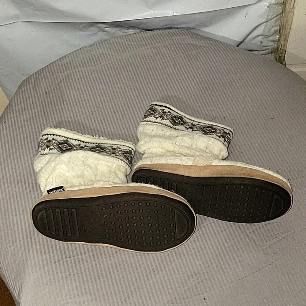 Muk Luks cozy slipper